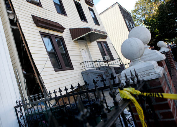 Man seriously injured in Richmond Hill fire: FDNY