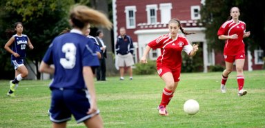 Late DeLeon goal pushes Terriers past Molloy