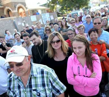 Community rallies against possibility of new school at Whitestone lot