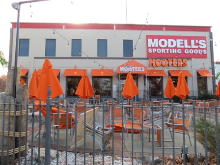 HOOTERS