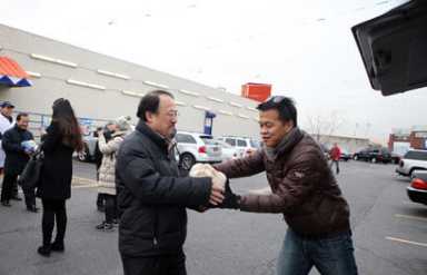 Turkeys given out in Flushing