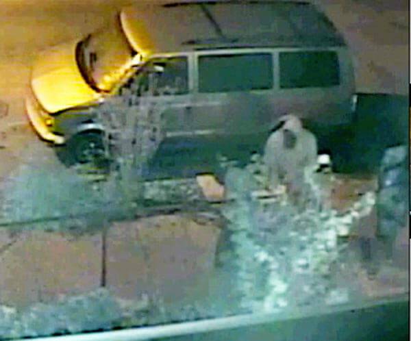 Police search for two Flushing robbery suspects [With Video]