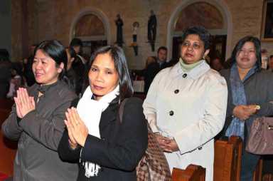 Filipinos raise funds for homeland