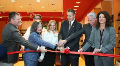 New shop hawks foodstuffs made in Empire State at LGA