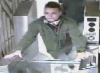 Cops hunt for suspect in subway iPhone theft [With Video]