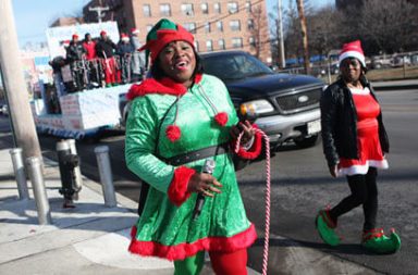 Santa float brings joy to kids in Rockaways