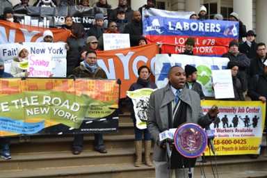 Richards speaks at Sandy Tracker rally