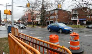 Woman killed crossing street in Jamaica Hills: NYPD