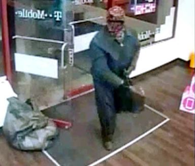 Cops on hunt for Sunnyside robbery suspects [With Video]