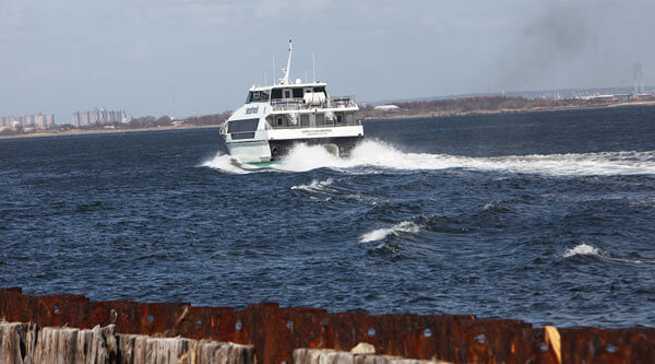 De Blasio extends Rockaway ferry serivce, agrees to study long-term contract