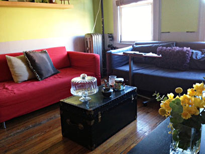 Tourists flock to Queens for beds rented in homes