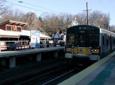 douglaston-lirr