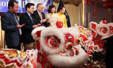 DiNapoli touts Flushing might at Lunar event