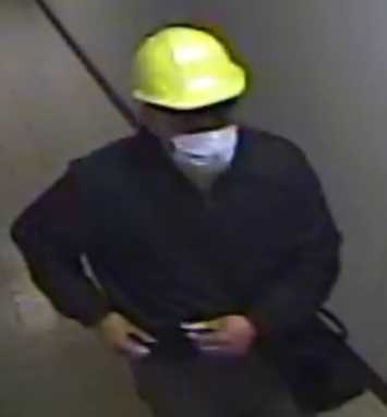 673-14 QRS 109 Pct 04-05-14 Suspect Still