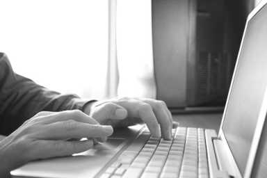 ManLaptopComputerH1005_L_300_B_G