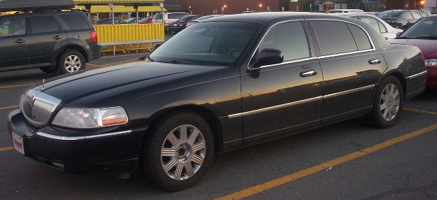 Lincoln_Town_Car_Cartier_L