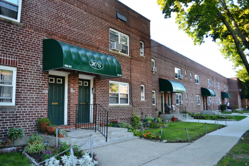 Hollis apartment complex sells for 17 million
