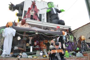 Halloween House 1