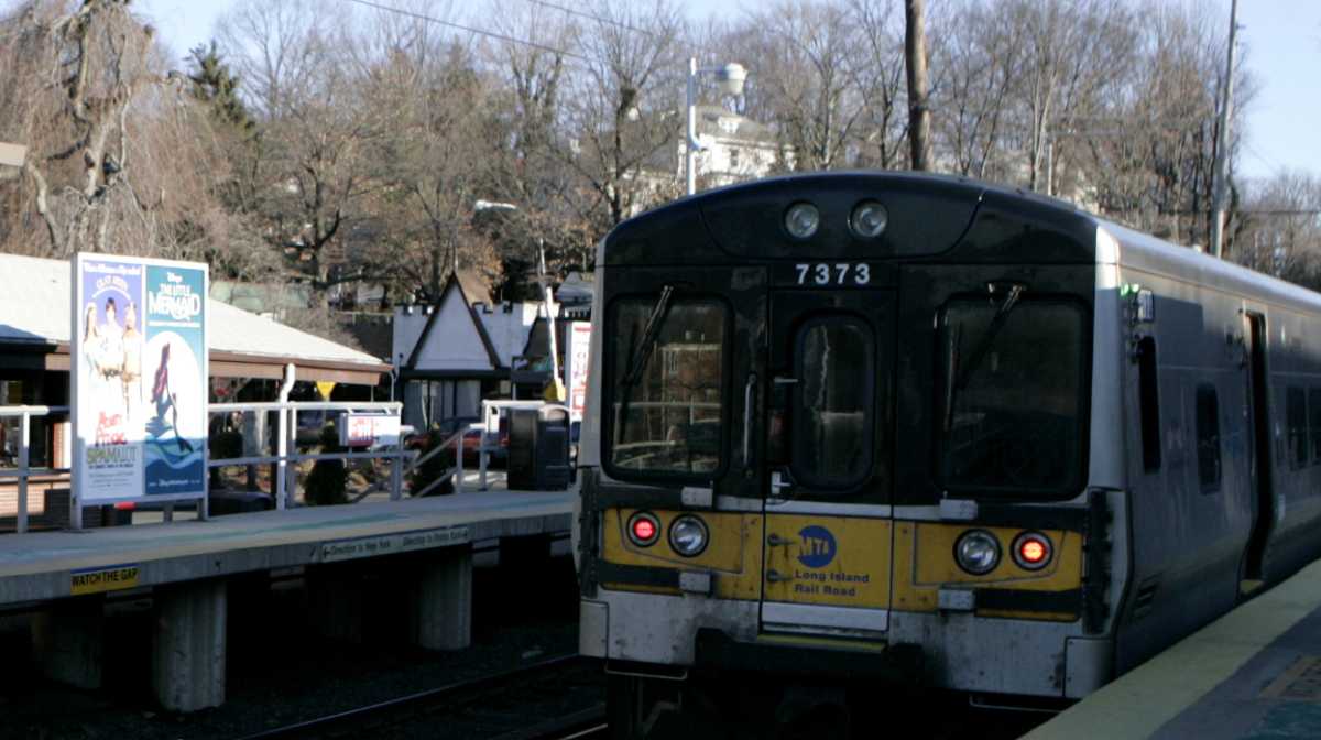 douglaston lirr