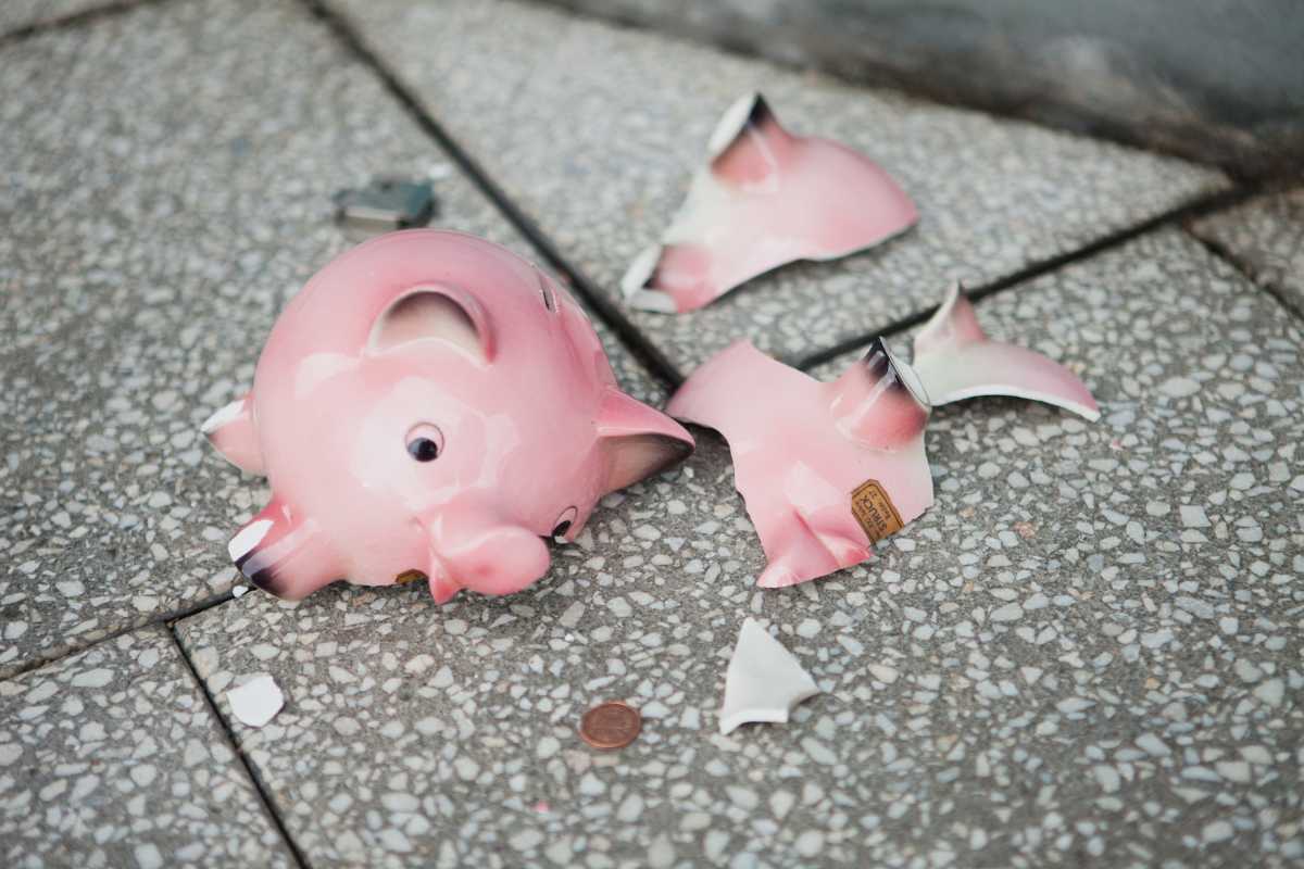 BrokenPiggyBankHC1401_X_300_C_R