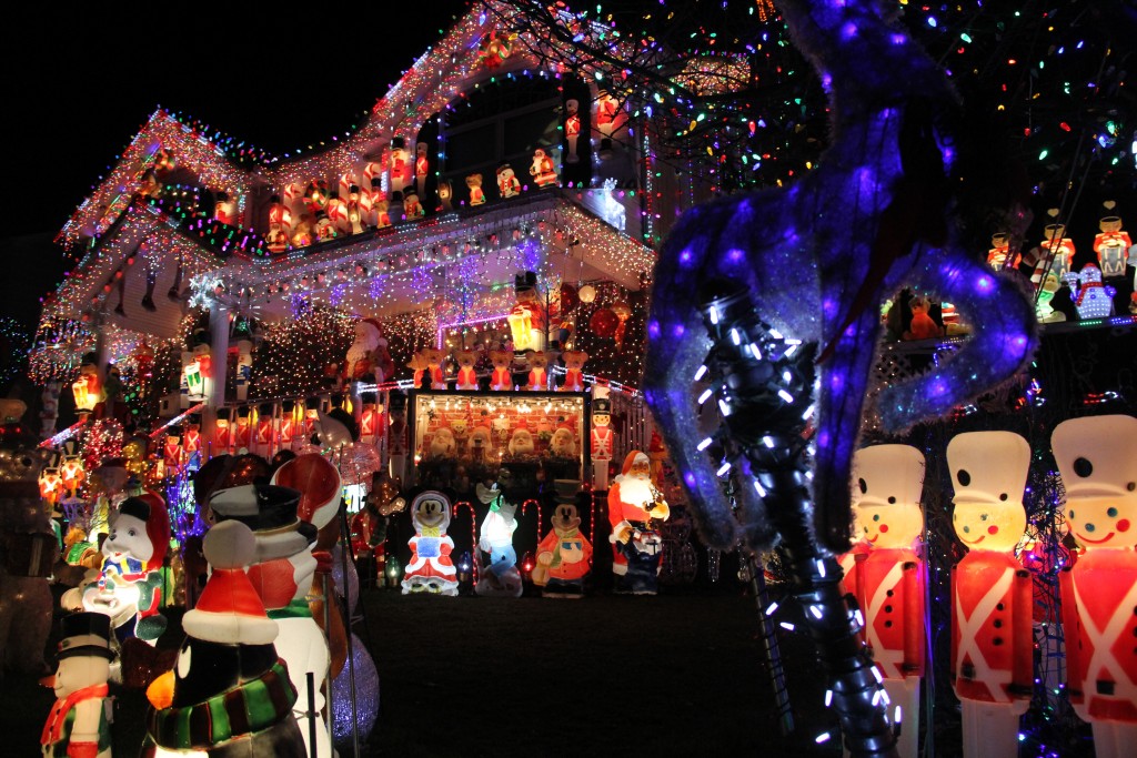 Whitestone family brings the Christmas lights back after winning