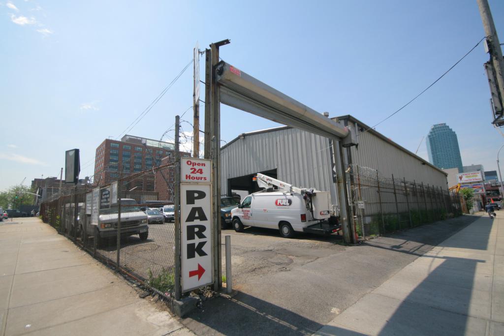 LIC 17-story hotel site