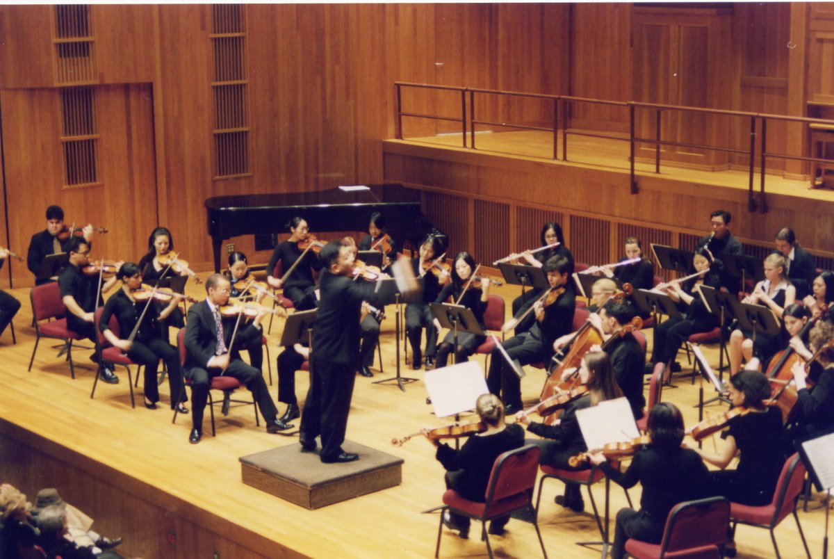 Dong-hyun Kim, seen here conducting a Nova Philharmonic performance, is forming a new orchestra, the Flushing-based Queensboro Symphony Orchestra.