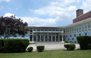 800px-Edison_HS_Jamaica_jeh