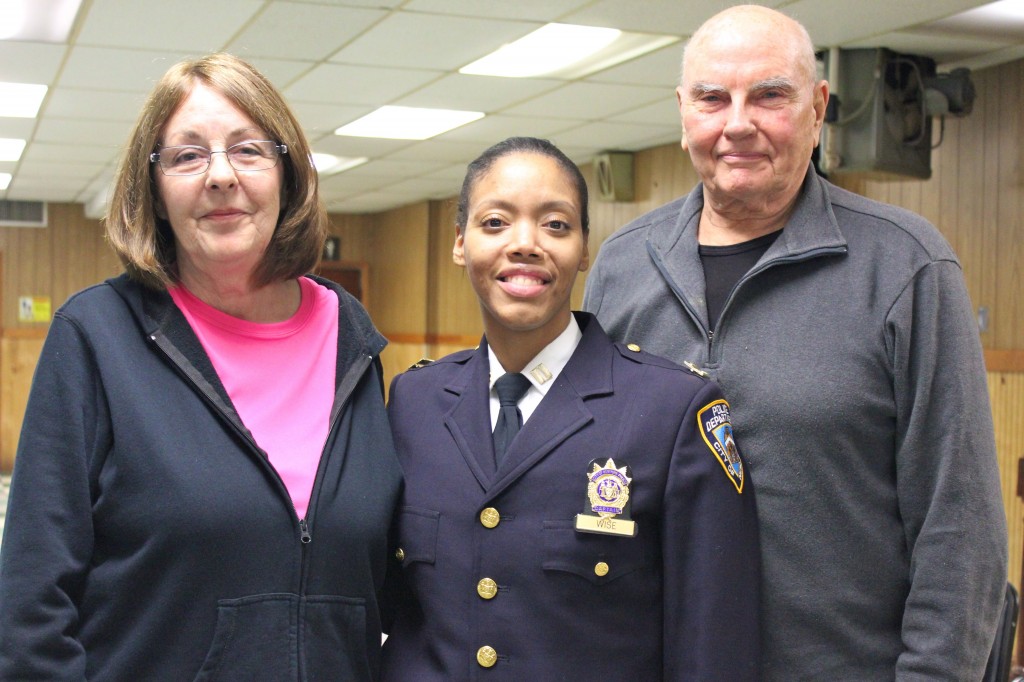Capt. Lavonda Wise (center) of the 108th Precinct is pictured with COMET President Rosemarie Daraio (at left) and Vice President Richard Gundlach. (TIMES NEWSWEEKLY/Photo by Kelly Marie Mancuso)