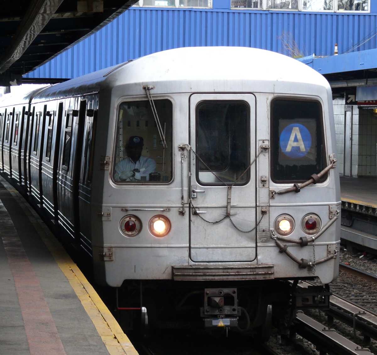 An_A_train_in_Broad_Channel_02
