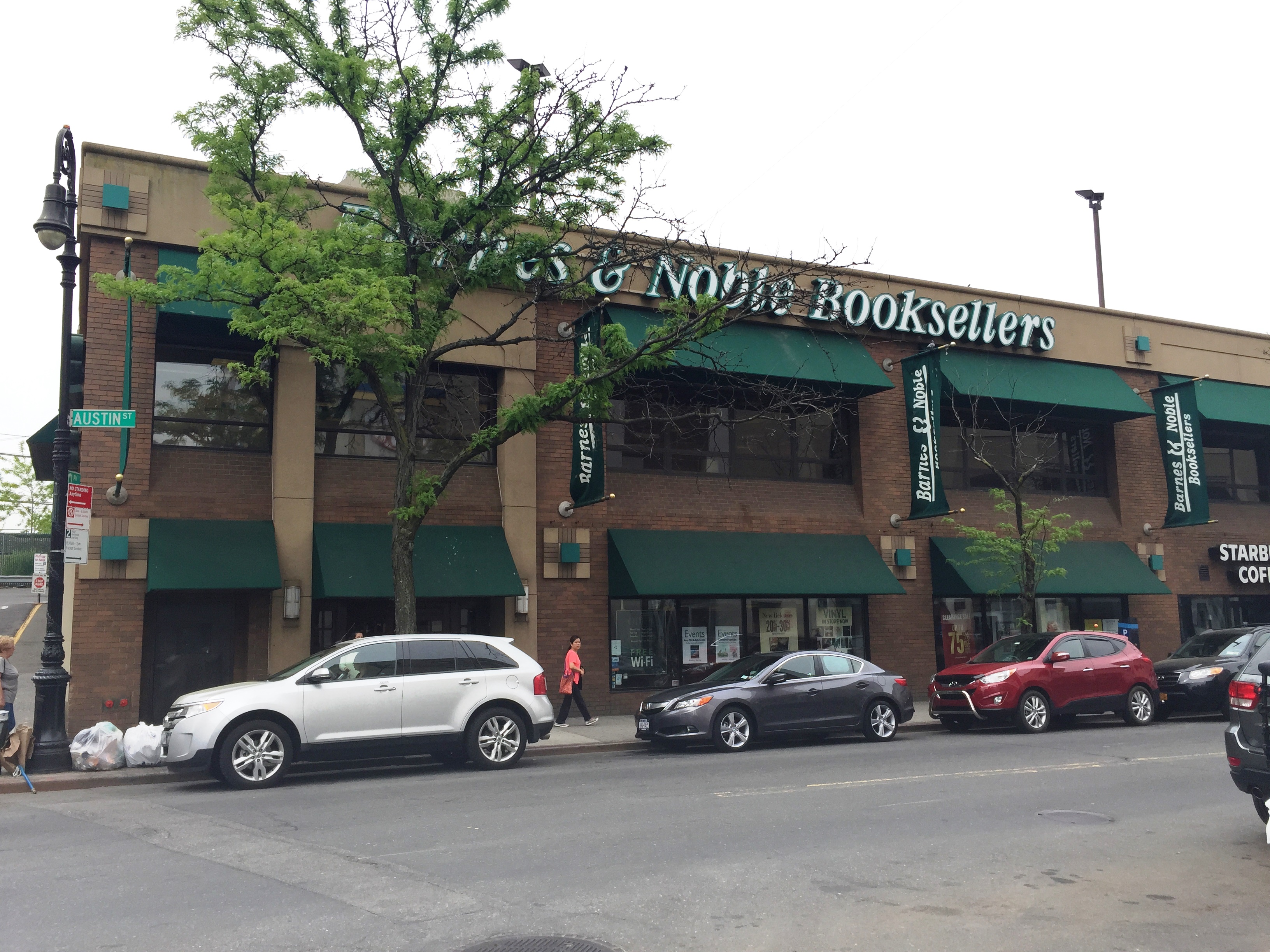 Forest Hills Residents Fighting To Keep Local Barnes Noble Open