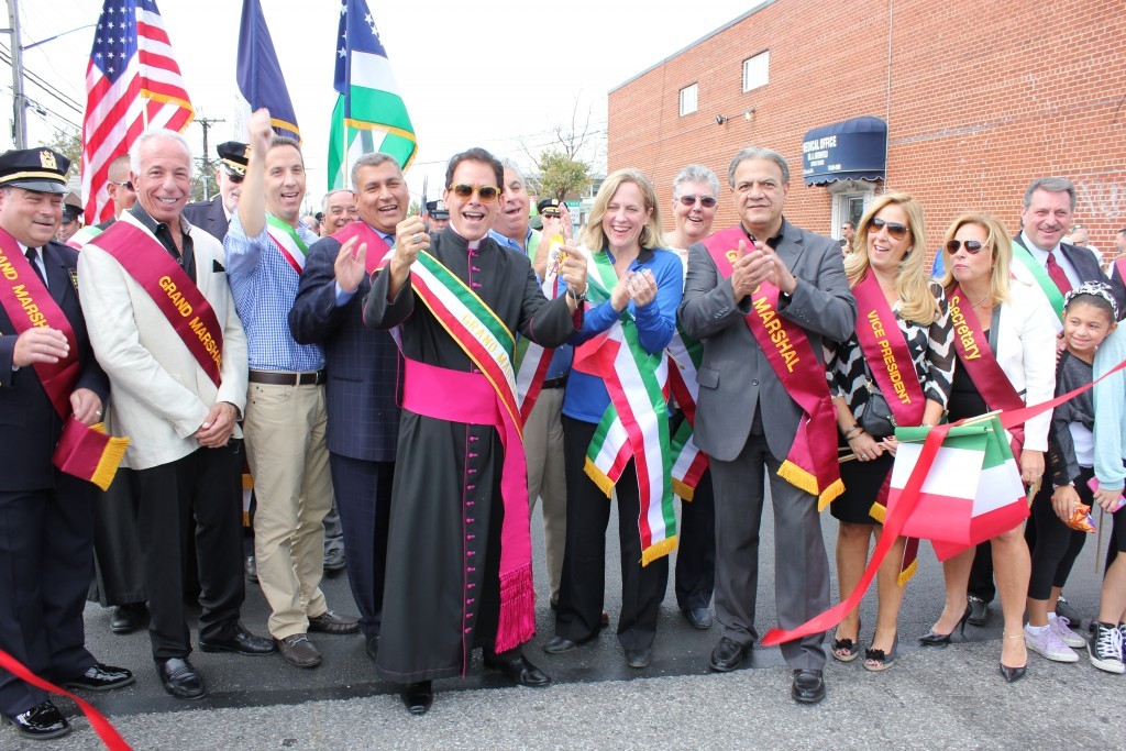 Grand Marshal Msgr. Jamie Gigantiello (center) of St. Bernard’s parish in Bergen Beach, Brooklyn, kicked off the parade with a ribbon-cutting ceremony.