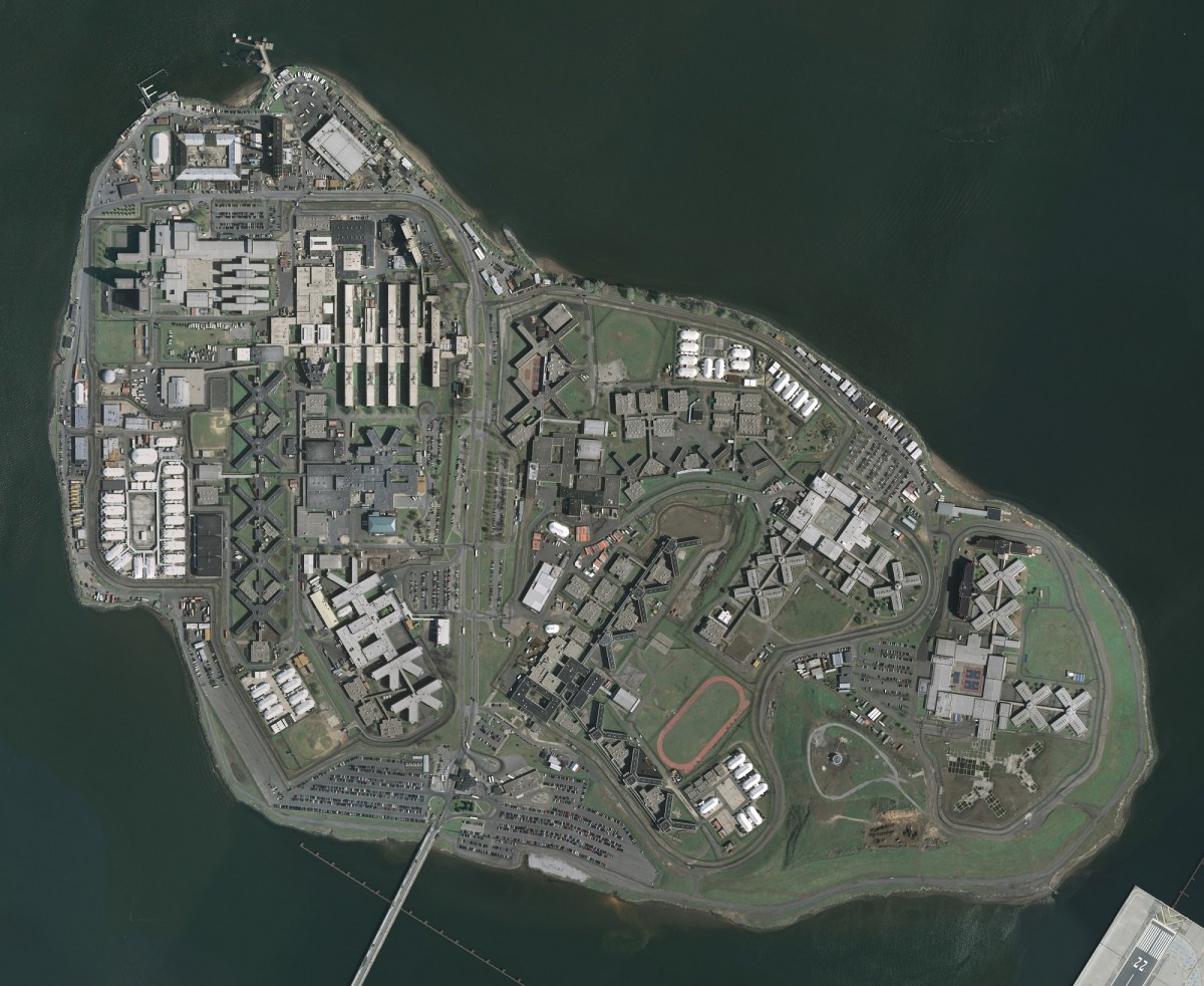 An aerial photo of Rikers Island