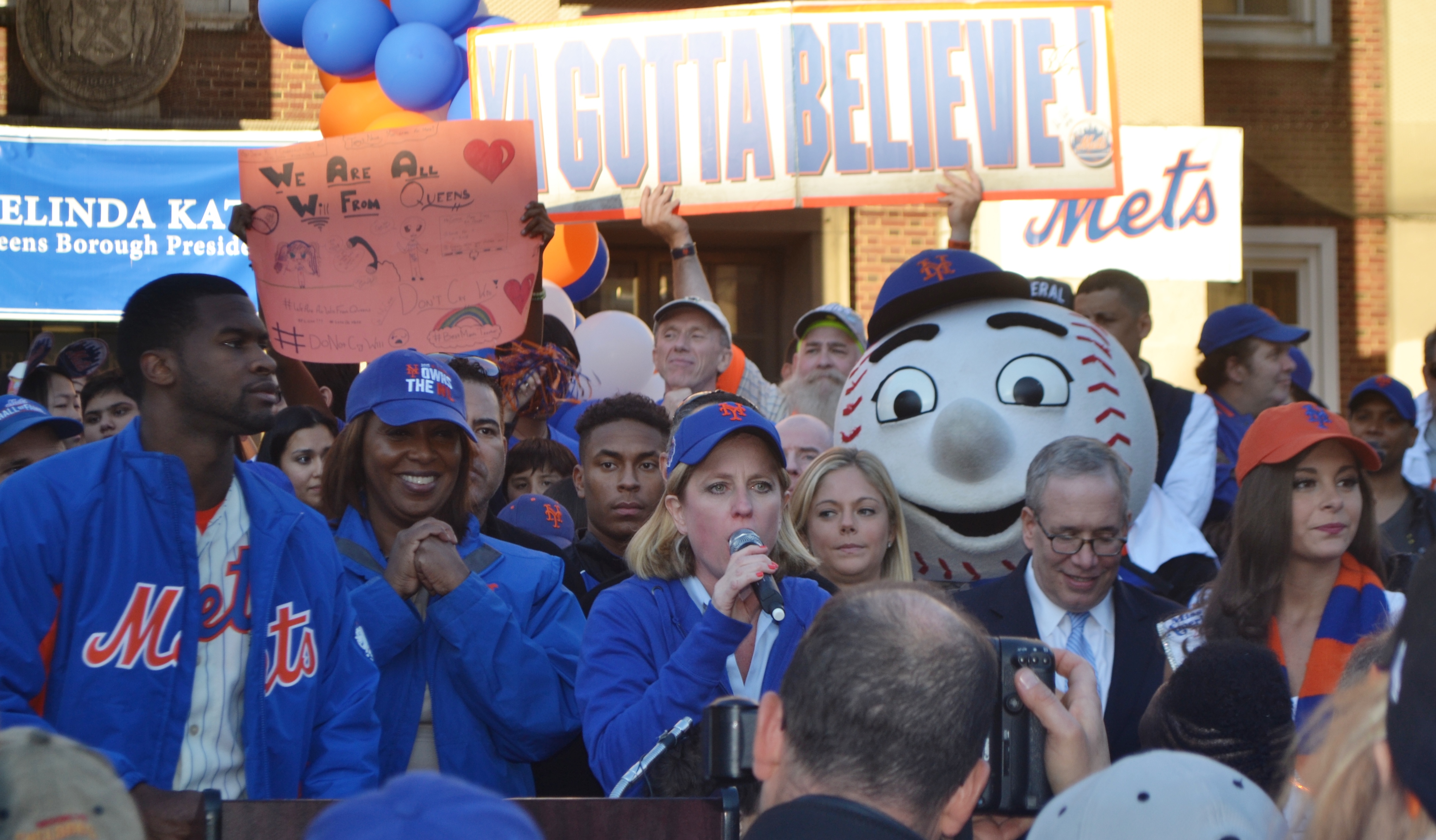 Mets fans gathered at Queens Borough Hall to celebrate the Mets World Series run.