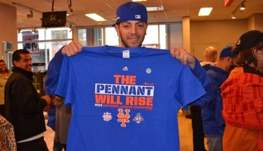 Mets fans grabbed the latest World Series gear at Modell's.