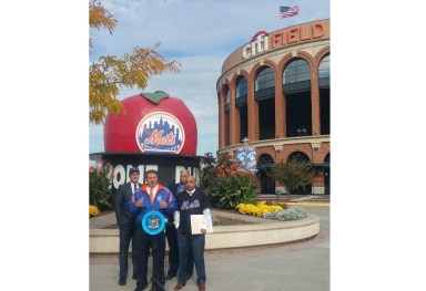 Donning their Mets gear, state Senators Joseph Addabbo, Leroy Comrie, Michael Gianaris and Jose Peralta announced on Tuesday the terms of a friendly wager with their Illinois counterparts over the Mets-Cubs National League Championship Series.