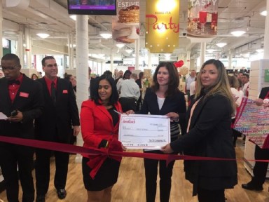 City Councilwoman Elizabeth Crowley helped cut the ribbon at the Glendale HomeGoods store on Sunday.
