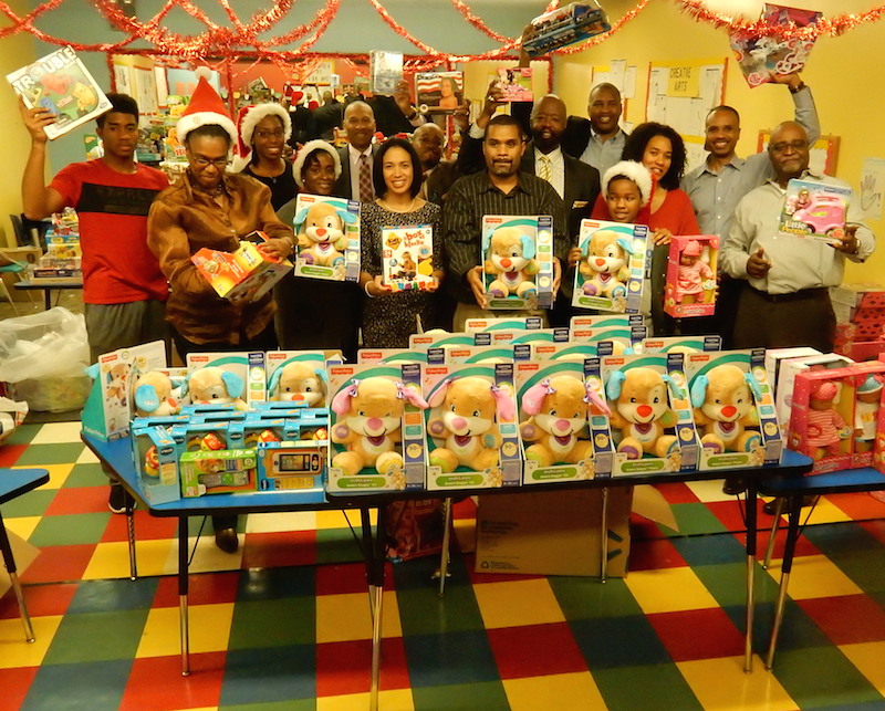 Jamaica Family Homeless Shelter Hosts Holiday Toy Giveaway Magic Show Qns Com