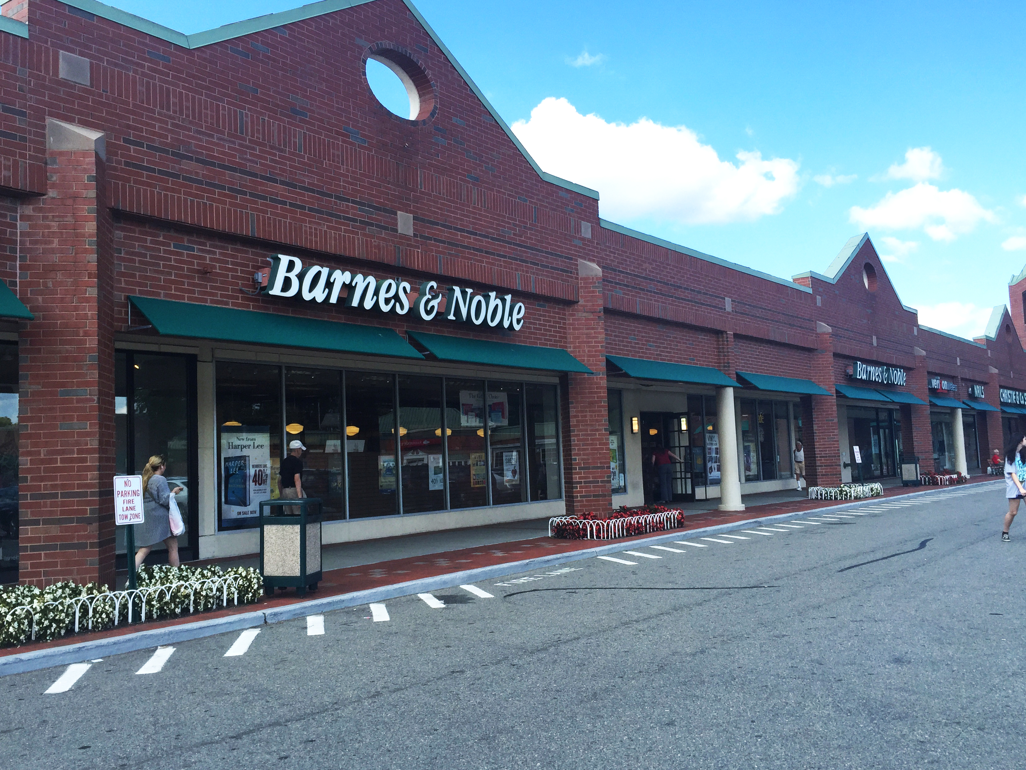 The last Barnes & Noble bookstores in Queens — located in Bay Terrace (above) and Forest Hills — close on New Year's Eve.