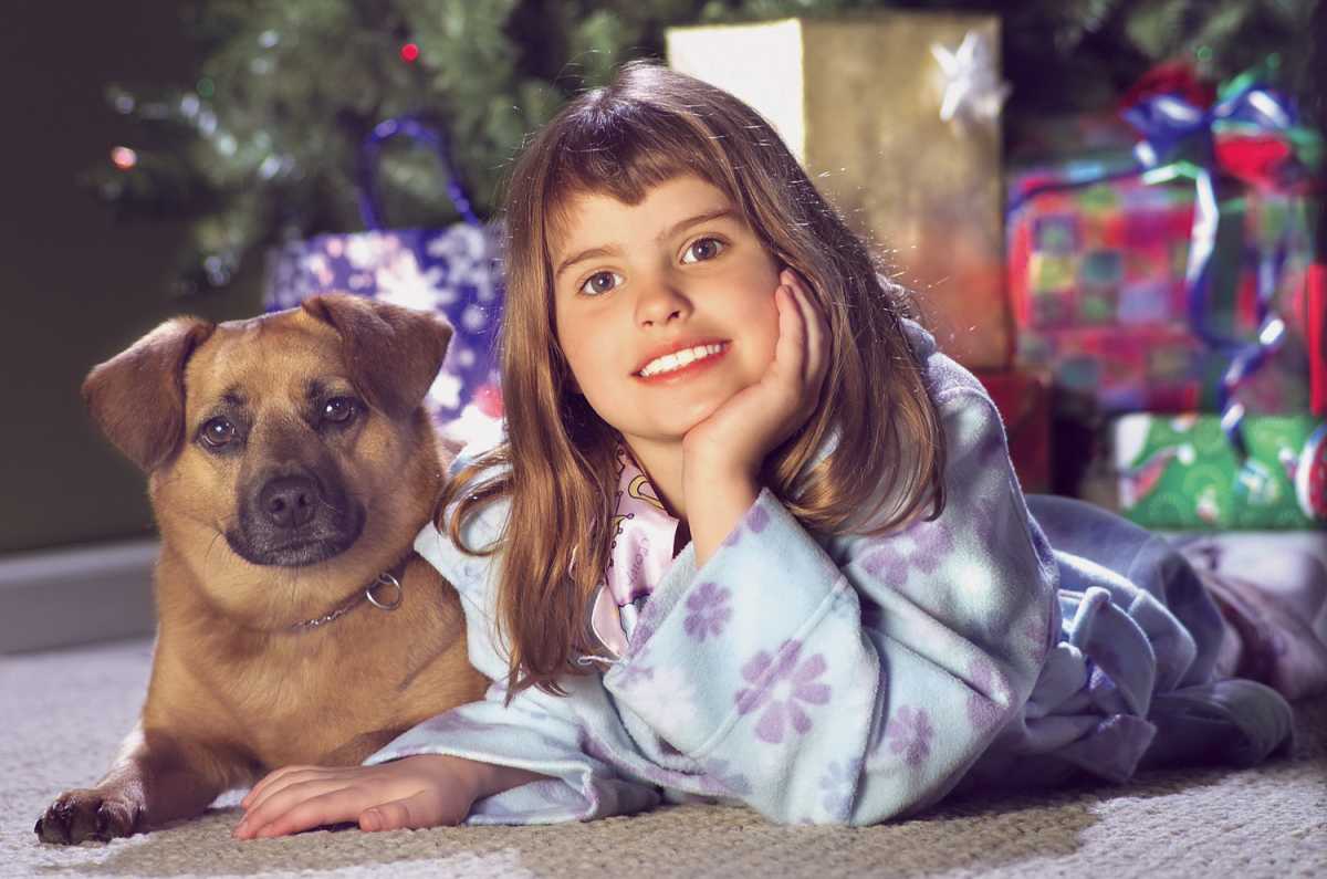 GirlDogUnderTreeHC0411_M_150_C_R