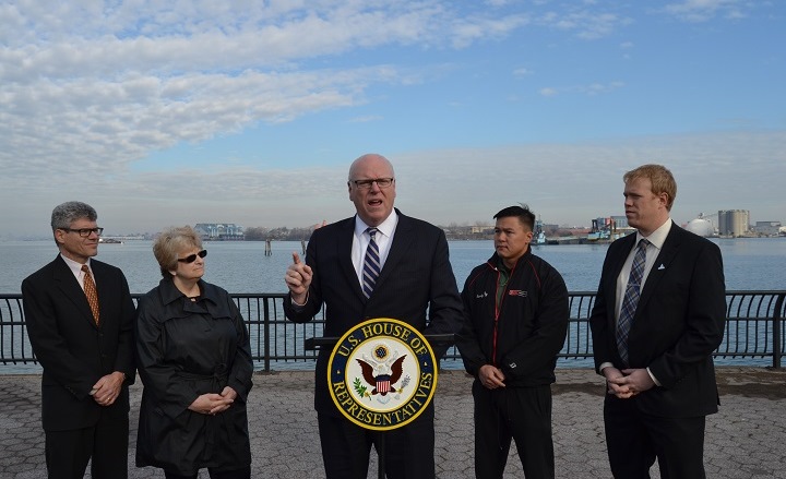 Congressman Joseph Crowley, along with advocates for Flushing Bay are calling for the immediate removal of two abandoned barges.