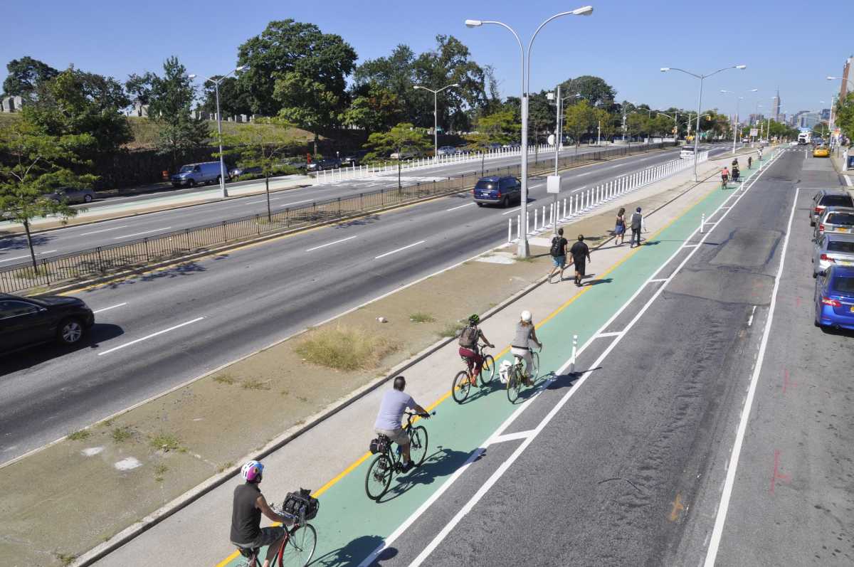 bike lanes qns blvd