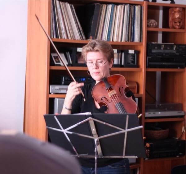 Queens Consort holds Yuletide concert