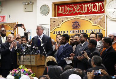 Mayor joins Muslims in Queens to condemn terrorism