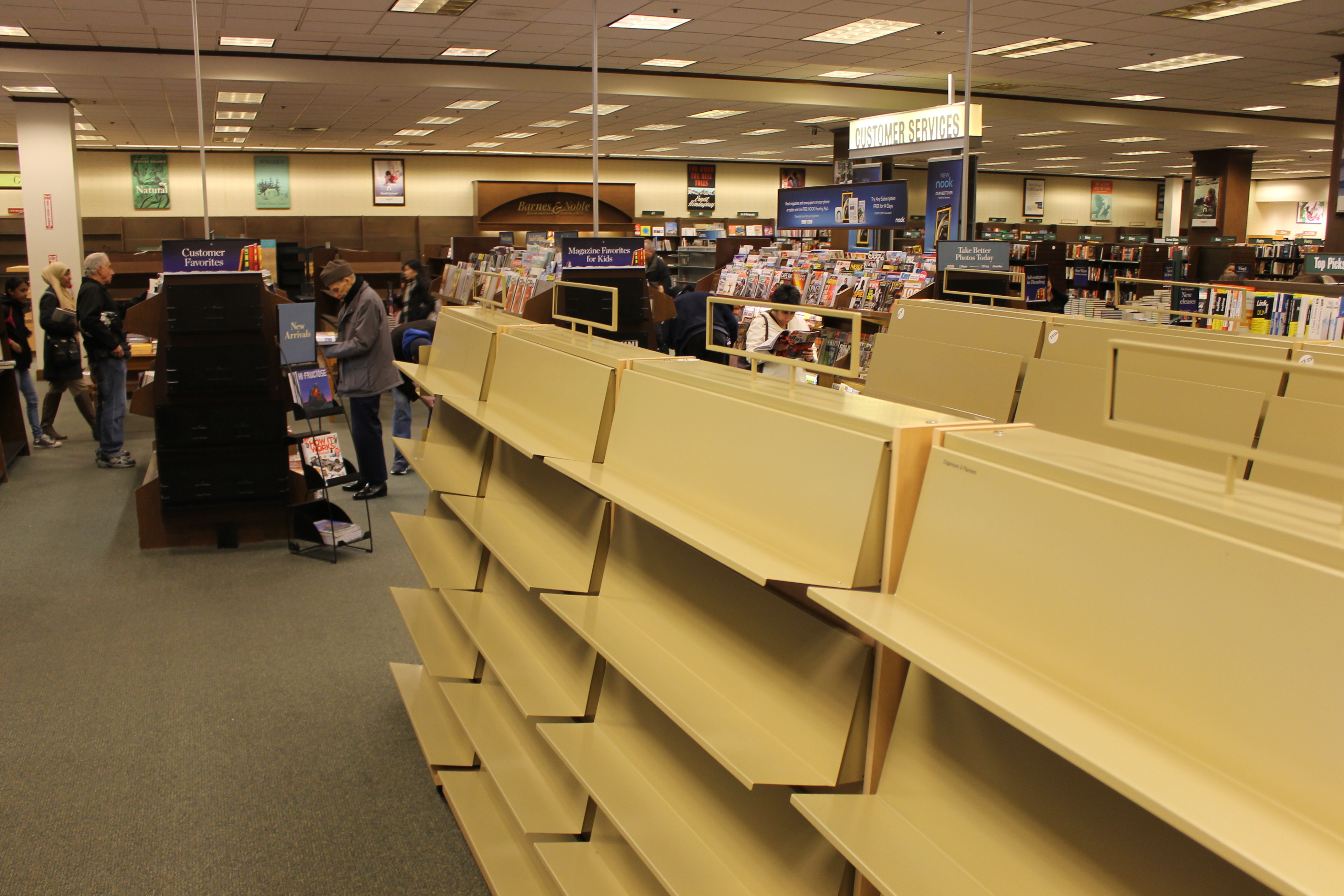 Empty Shelves Patrons Lament Demise Of Bay Terrace Barnes Noble