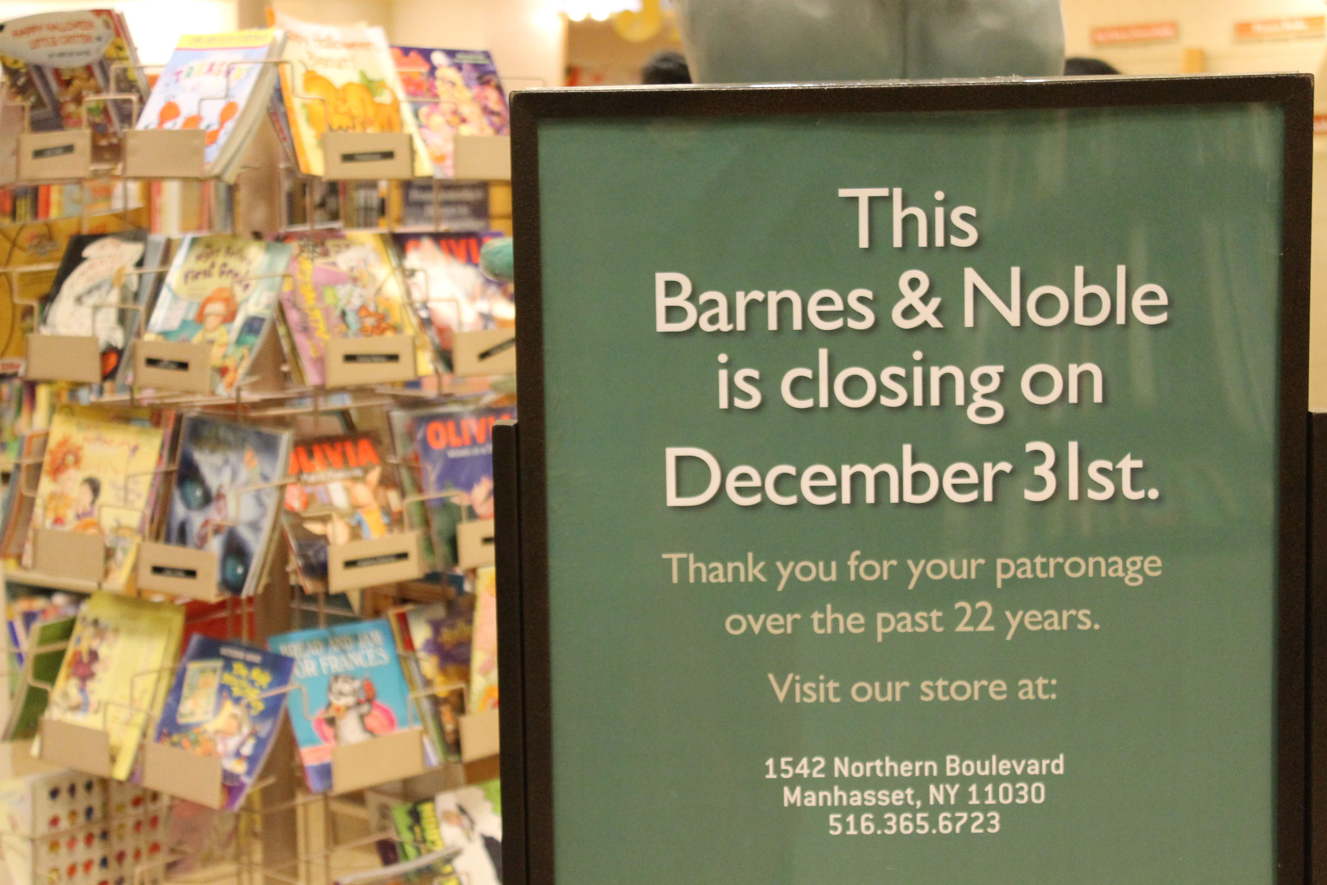 Empty Shelves Patrons Lament Demise Of Bay Terrace Barnes Noble