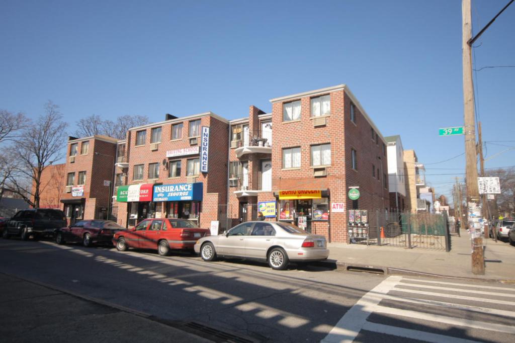 Mixed use commercial and residential property in Corona