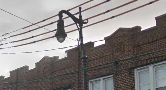 Maspeth street light