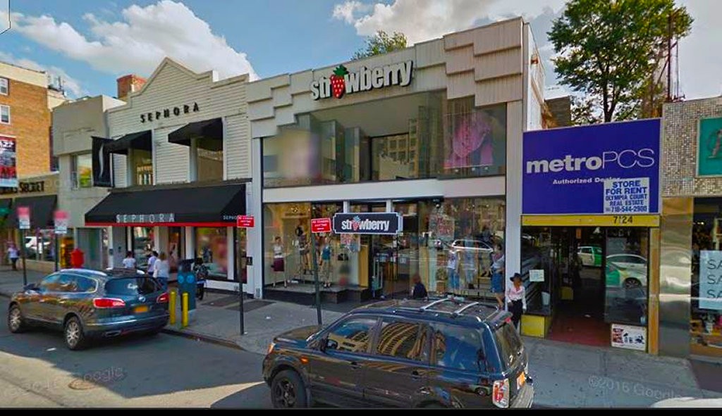 Shake Shack replaced Strawberry store on Austin Street in Forest Hills. Photo: Google Maps