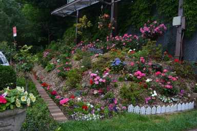 Ridgewood corner garden web